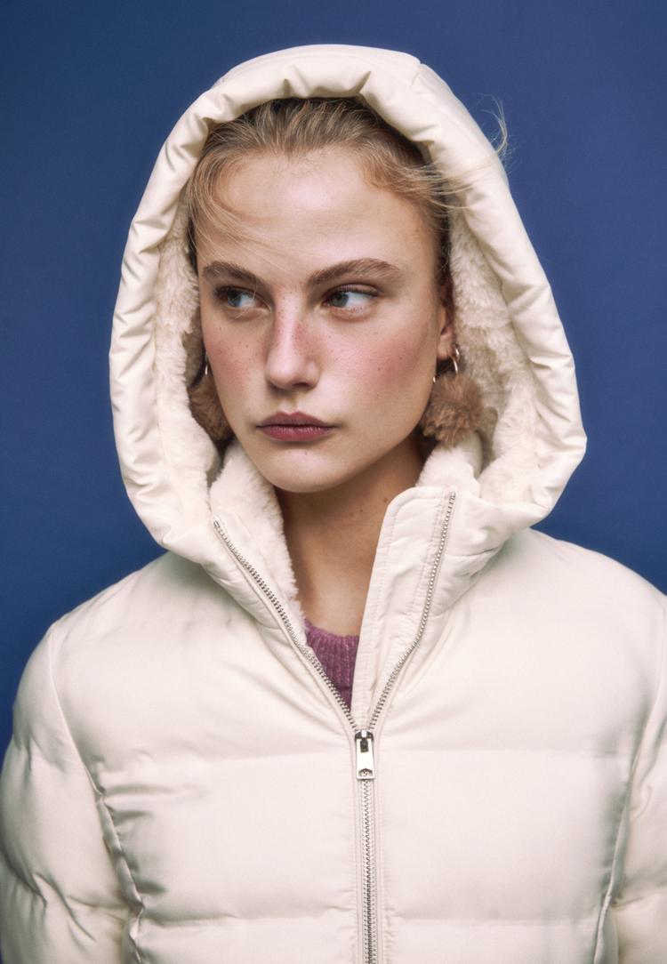 gesteppte-jacke-mit-kapuze-und-gurtel