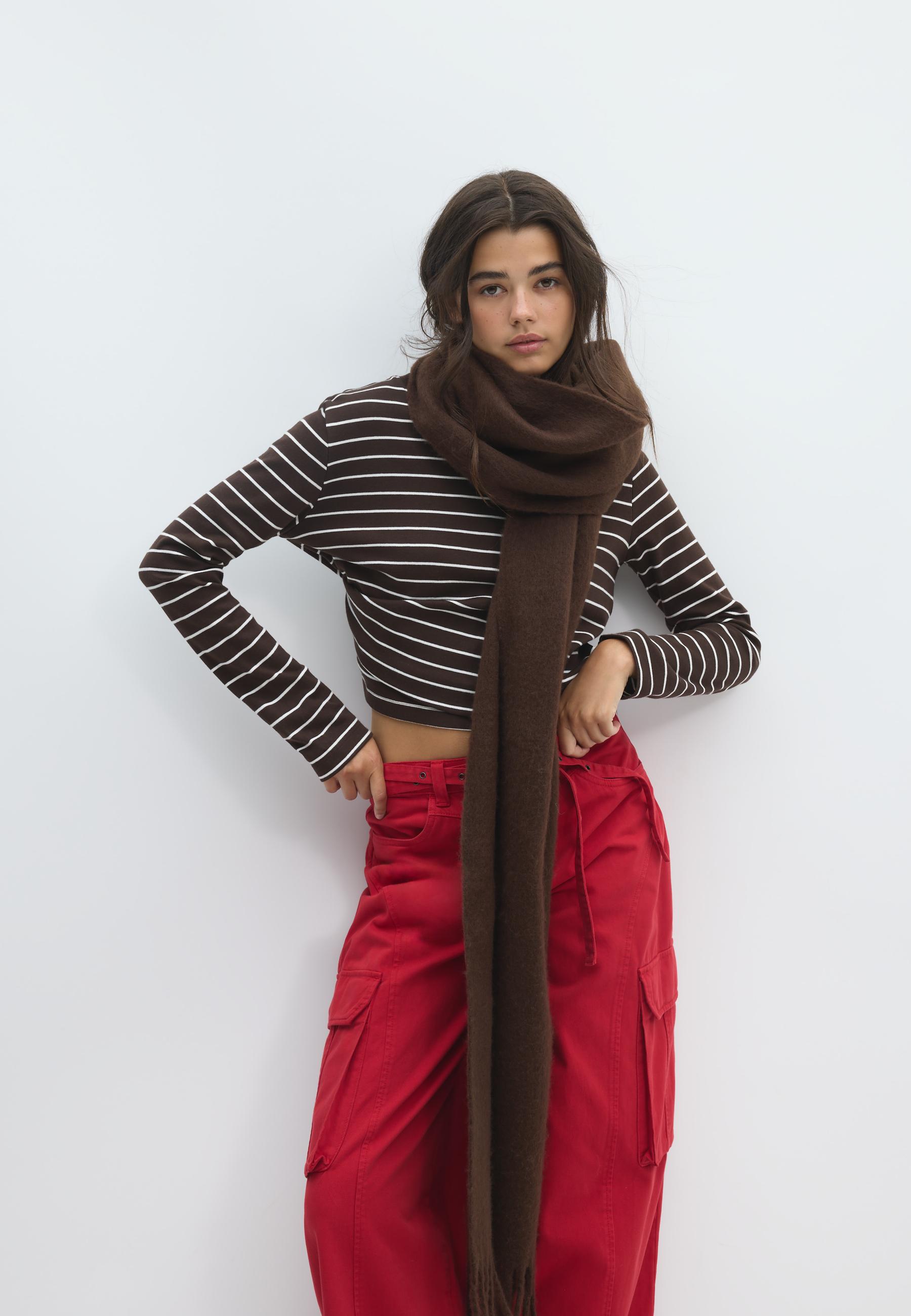Medium basic scarf - Women's All | Stradivarius Ecuador