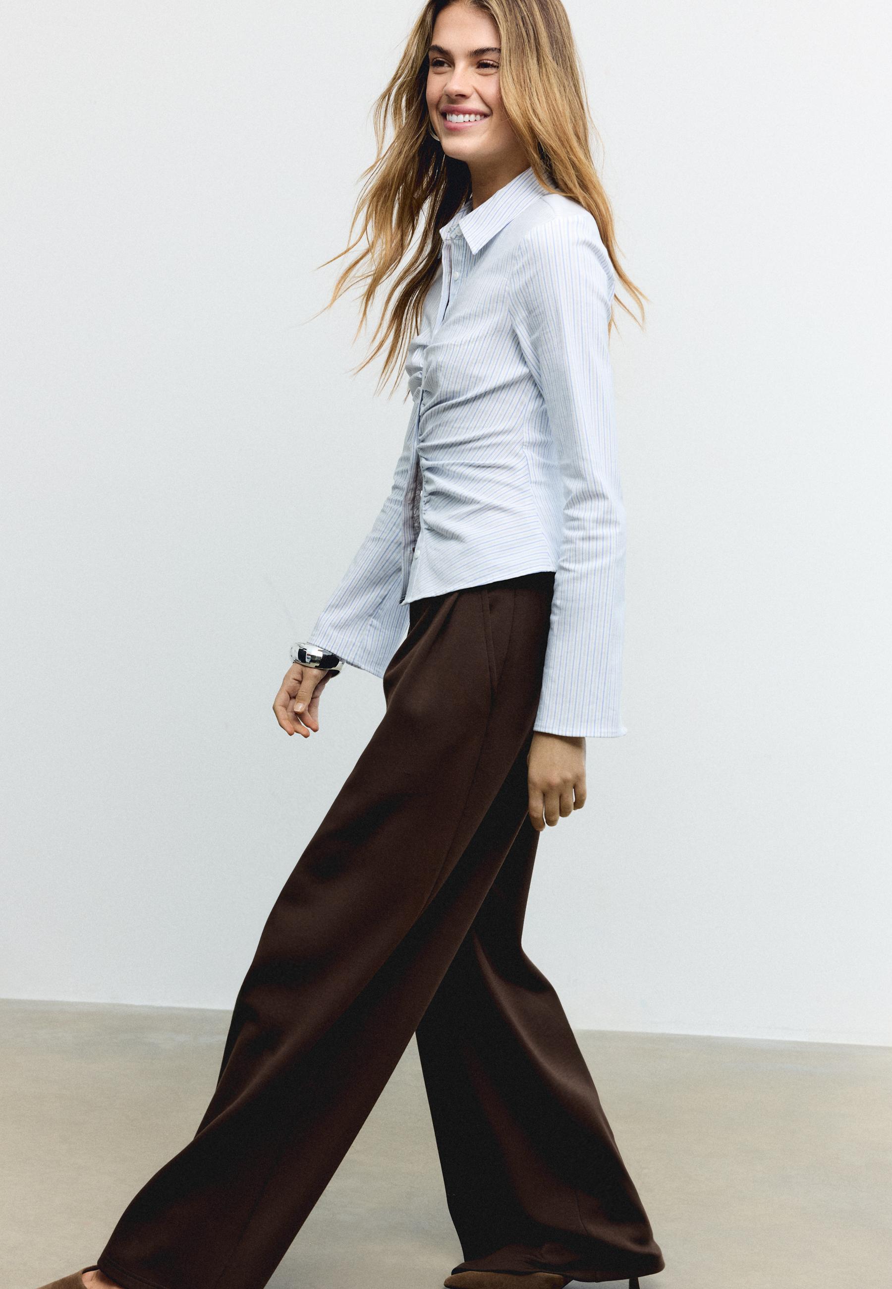 Soft-touch smart trousers — Brown