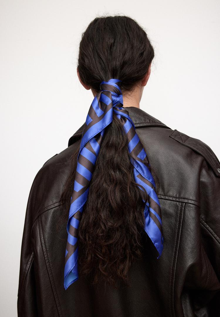 Stradivarius Ριγέ Μαντήλι Μπλε Ελεκτρίκ Os φωτογραφία