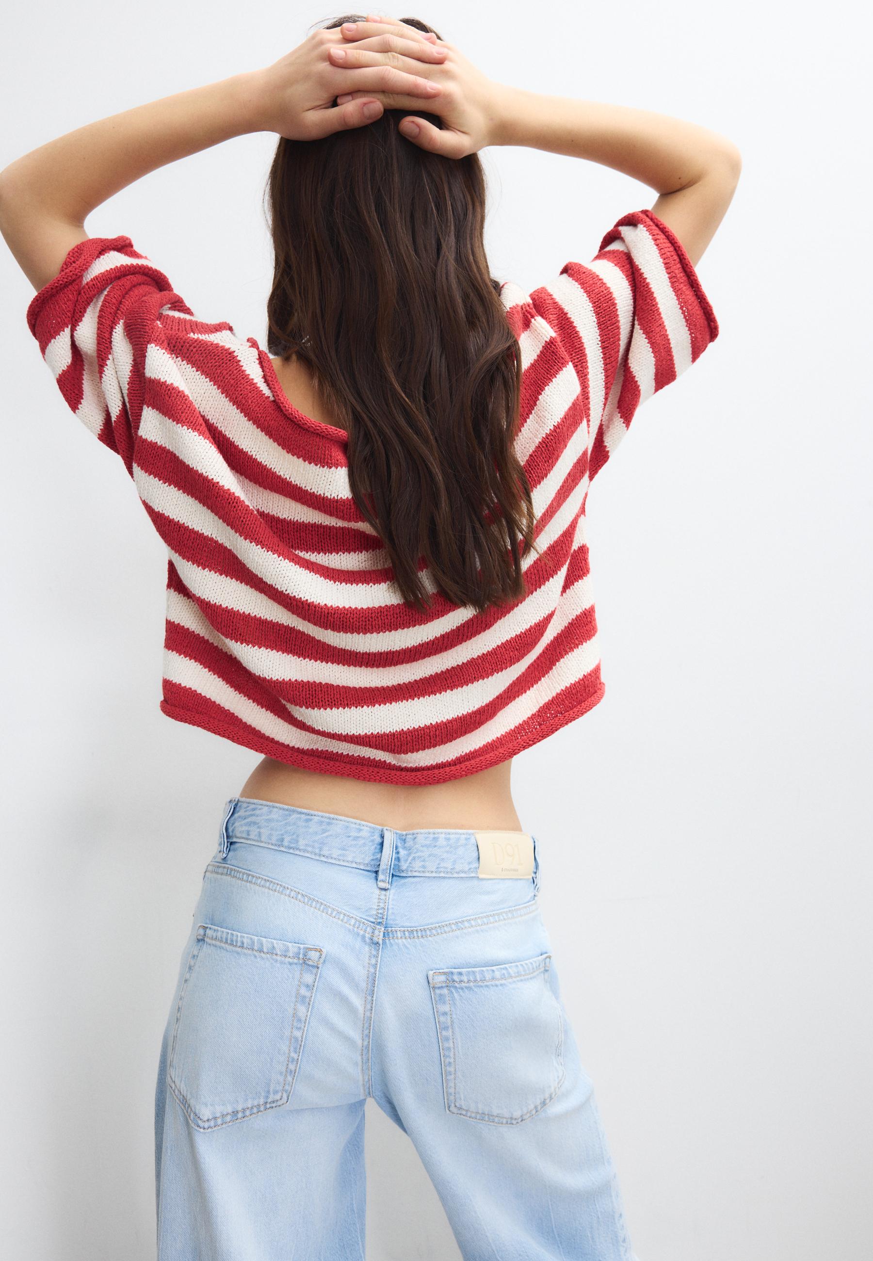 Boat neck knit sweater — Red
