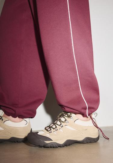 Plush joggers with contrast piping — Dark red 6