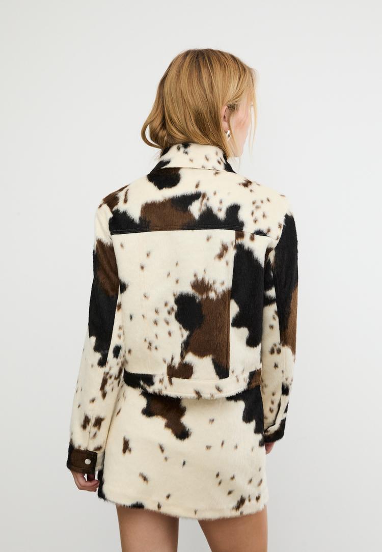 chaqueta corta efecto pelo animal print