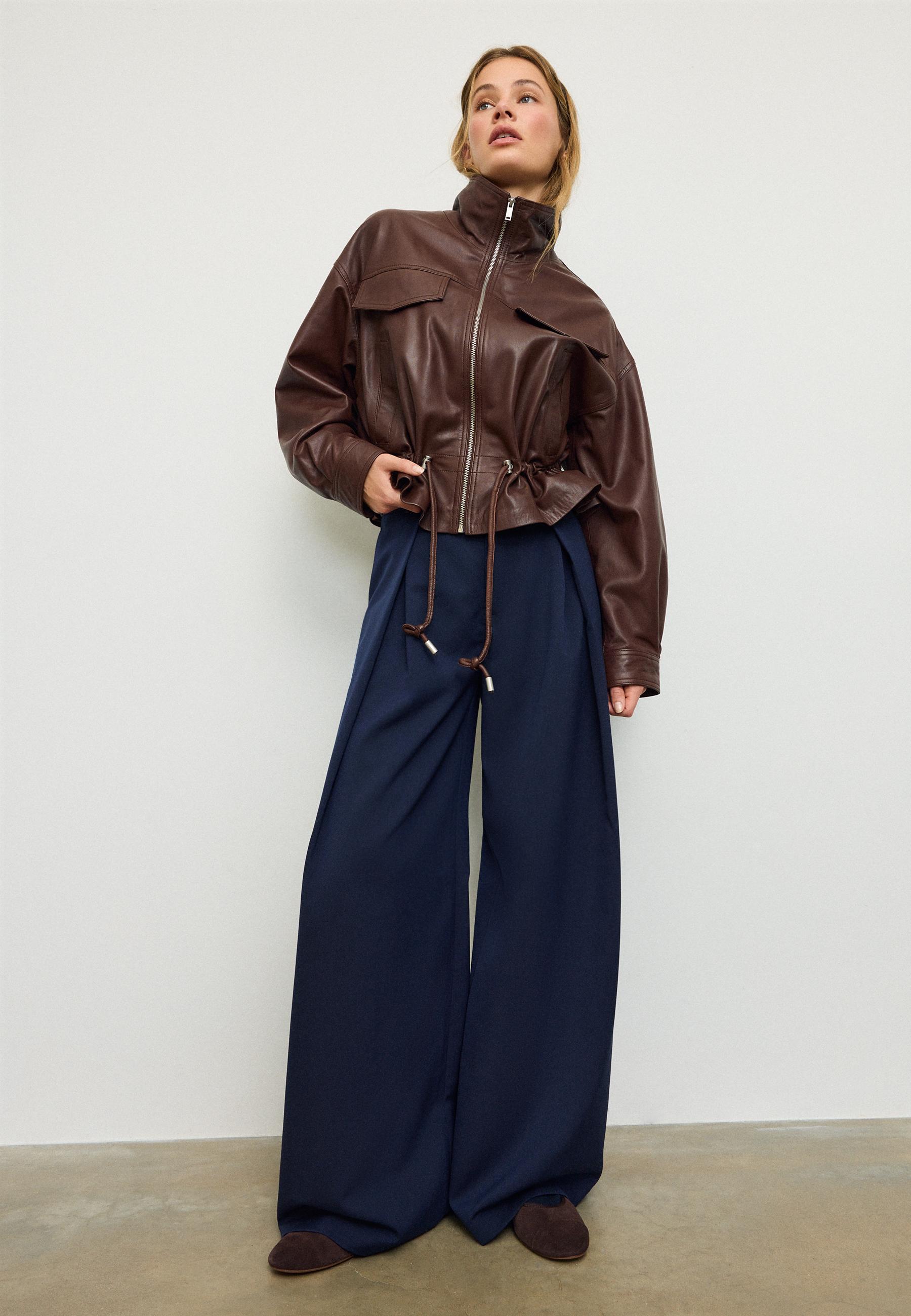 Maxi-dart trousers with belt - Women's fashion | Stradivarius
