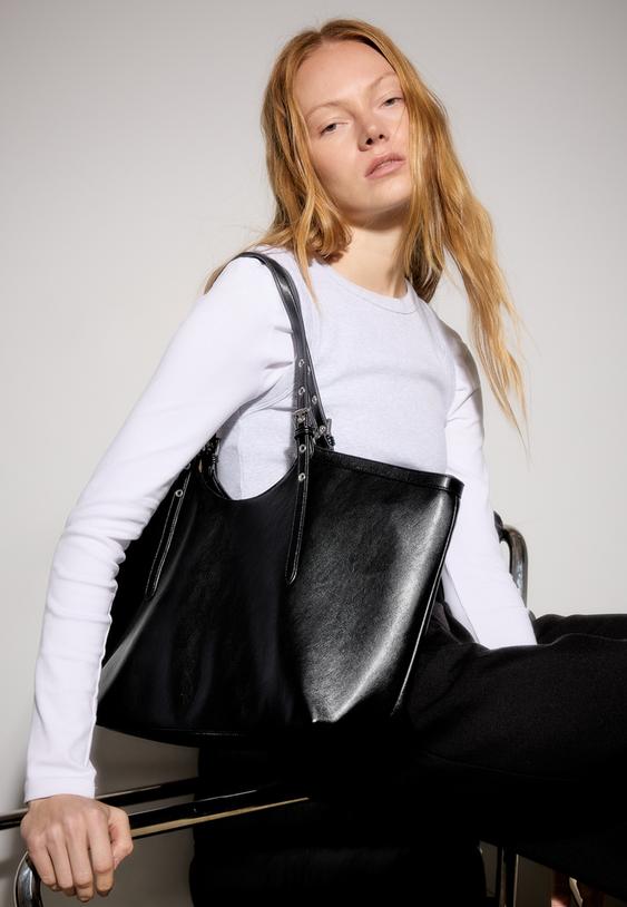 bolso shopper detalle mini hebillas