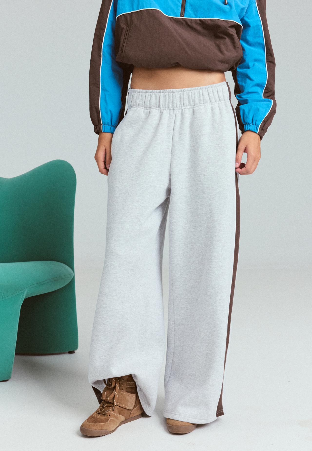 Plush side-stripe joggers — Brown
