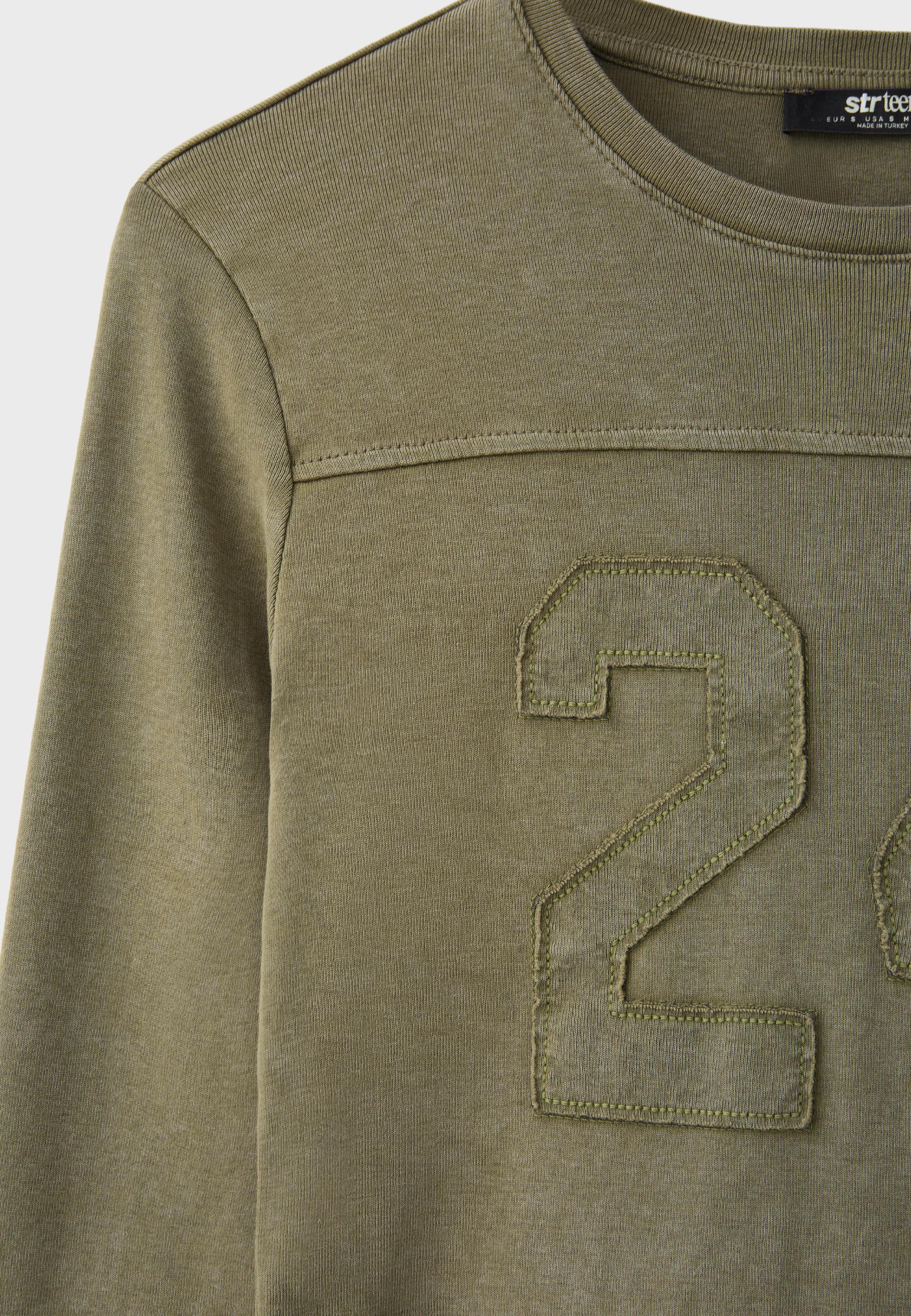 Stradivarius Nakış detaylı t-shirt görsel 5
