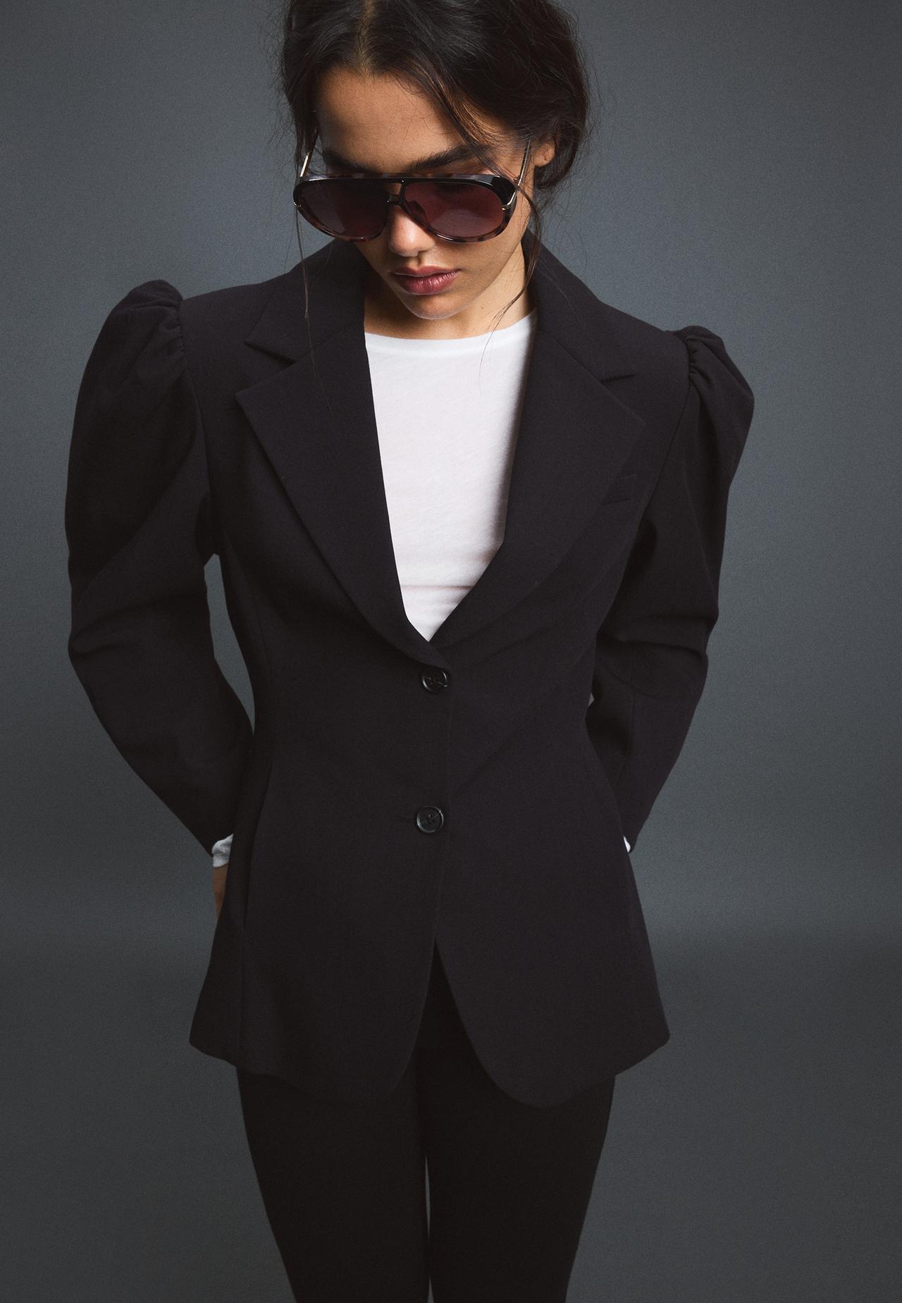 Voluminous sleeve blazer — Black