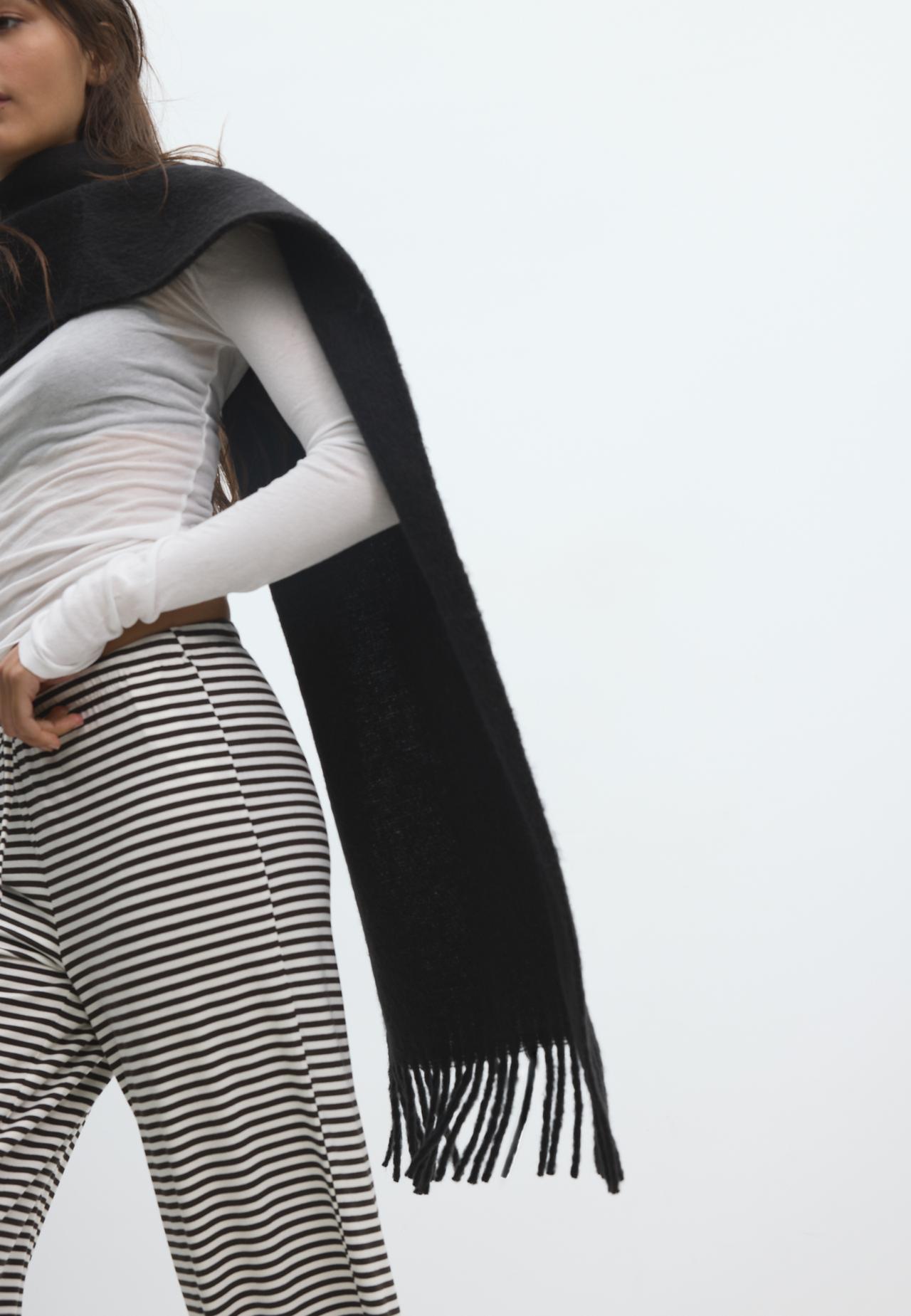 Medium basic scarf — Black
