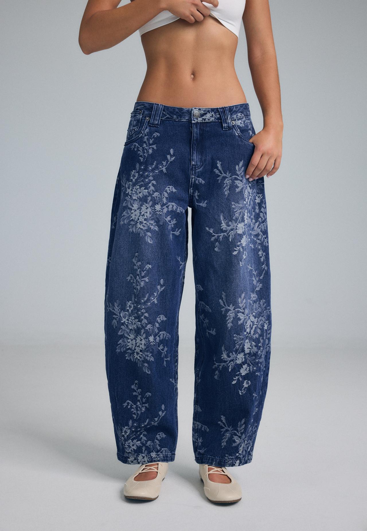 Floral jacquard barrel jeans — MEDIUM BLUE DENIM