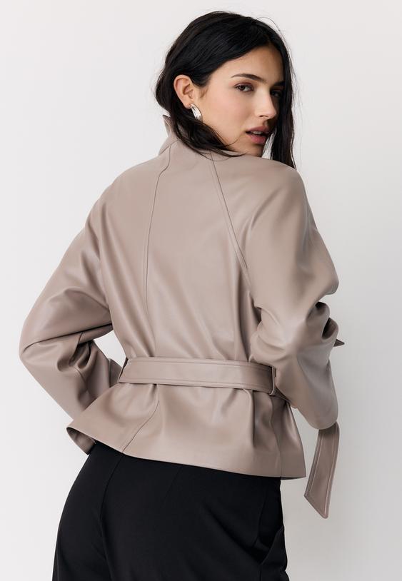 Къс Тренч От Изкуствена Кожа С Висока Яка