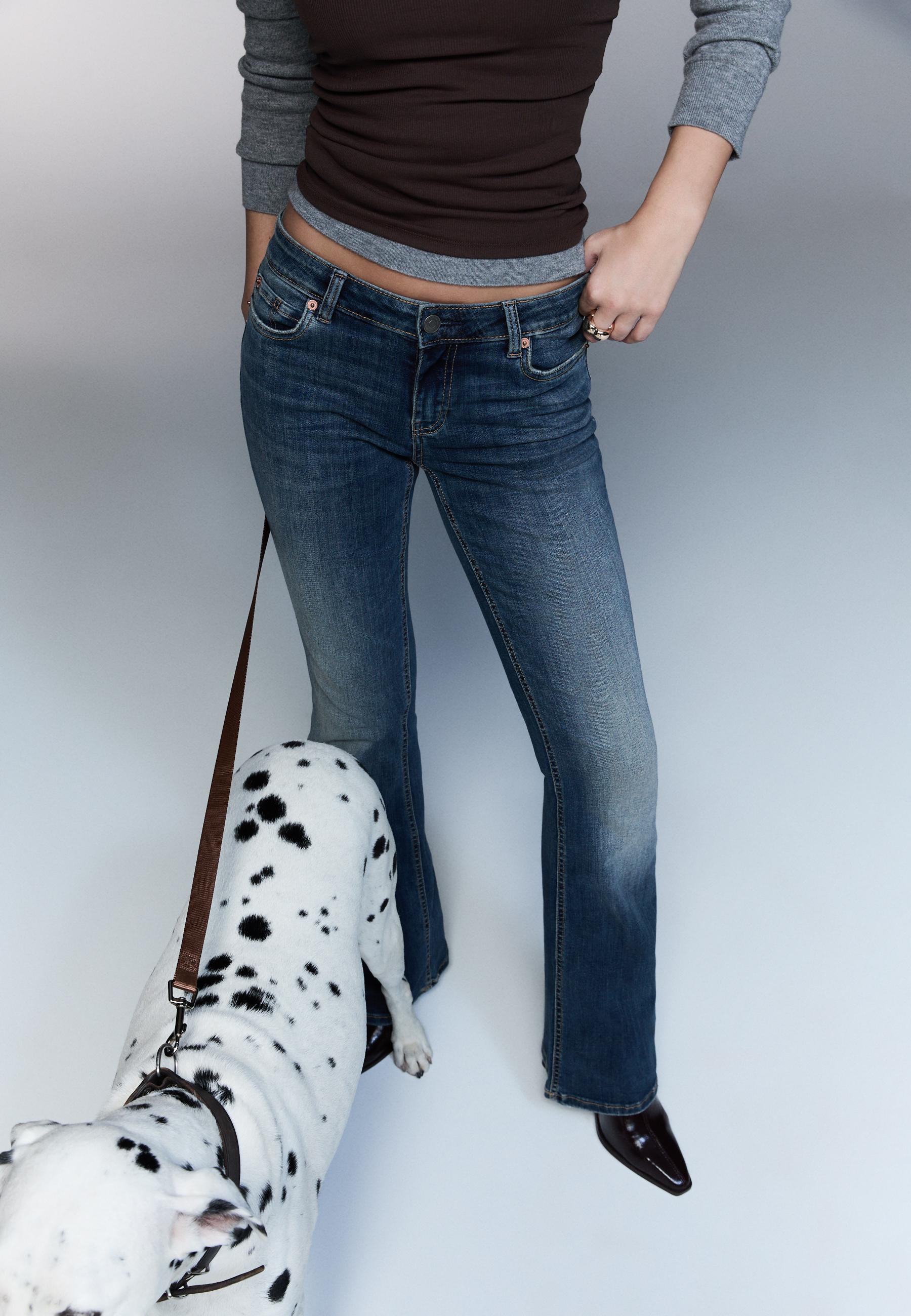 D67 slim bootcut jeans — MEDIUM DENIM WASH