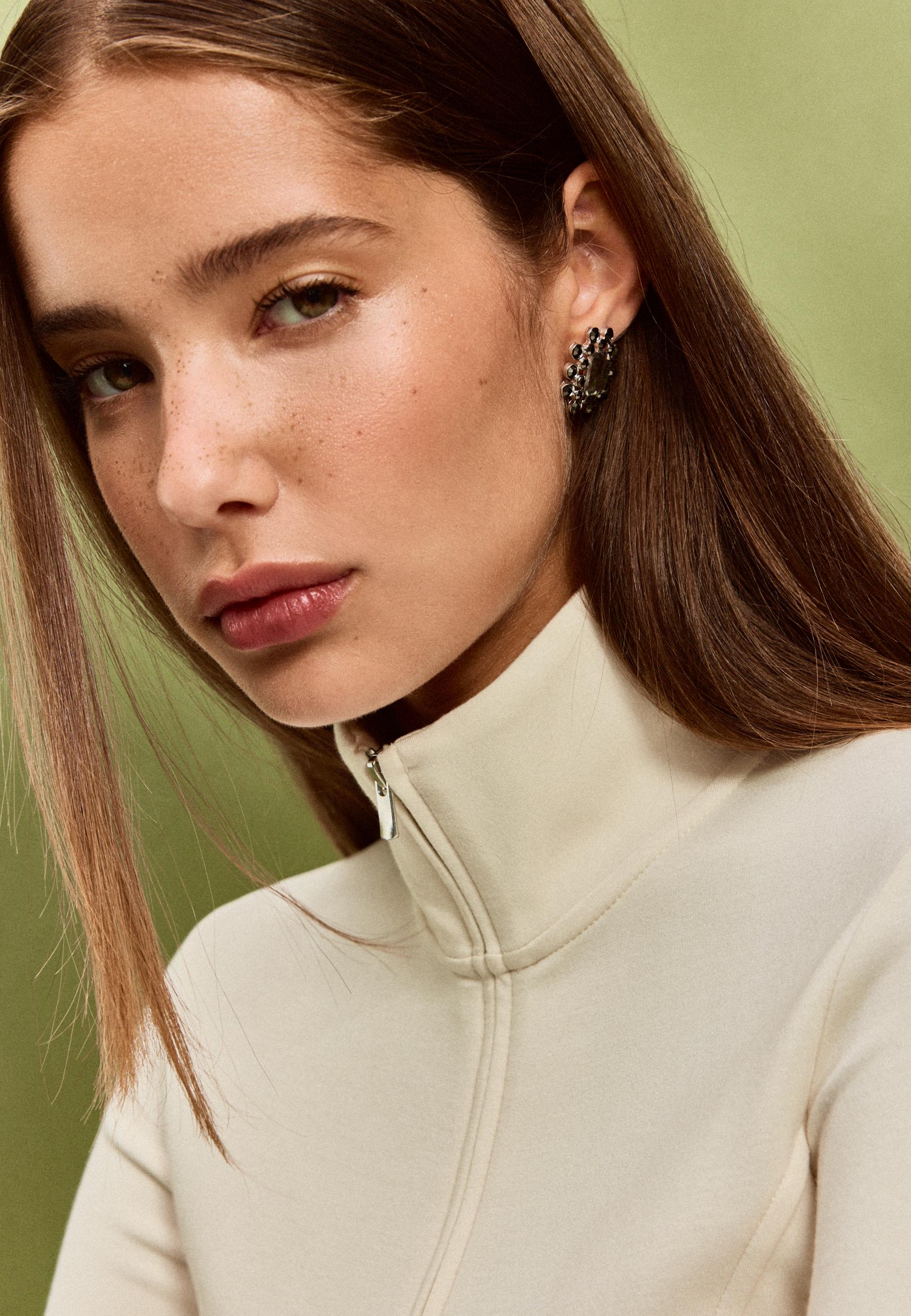 Soft-touch fitted zip-up sweatshirt — Vanilla