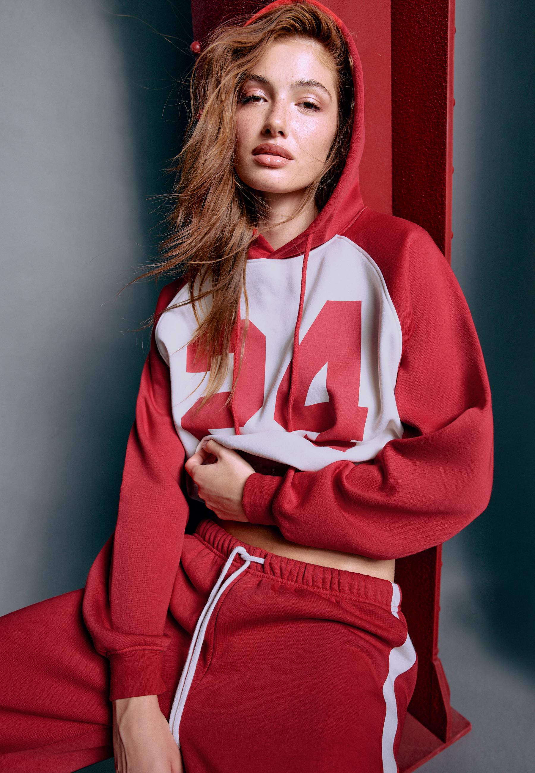Raglan sleeve hoodie — Red
