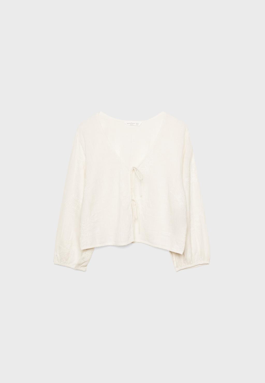 Blusa fluida con ricami