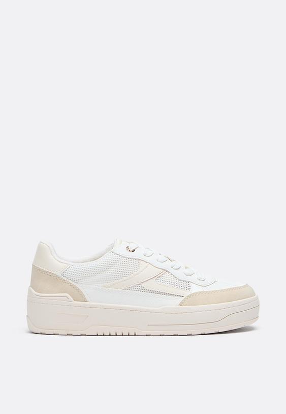 plateausneaker-mit-stanzmuster
