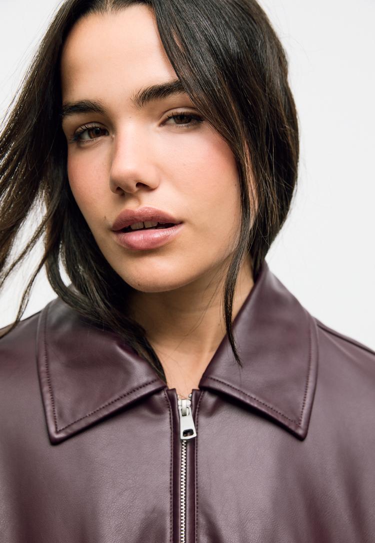 cazadora bomber acolchada efecto piel