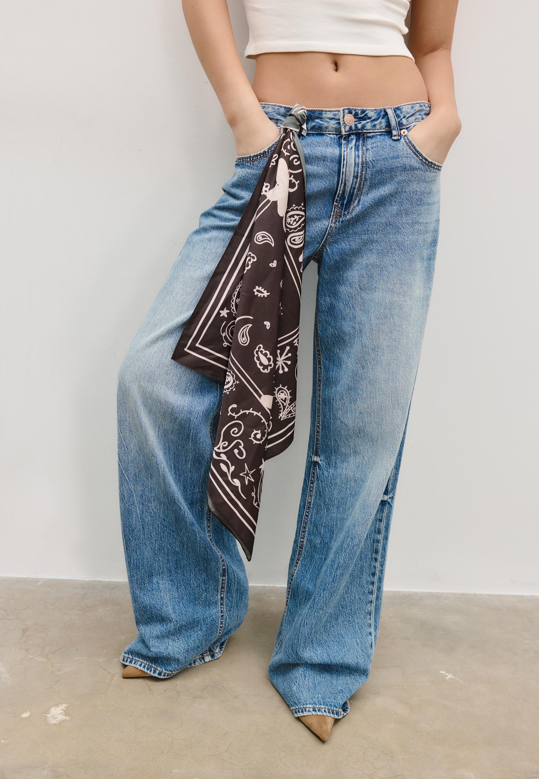 PAISLEY FLORAL SCARF — Brown