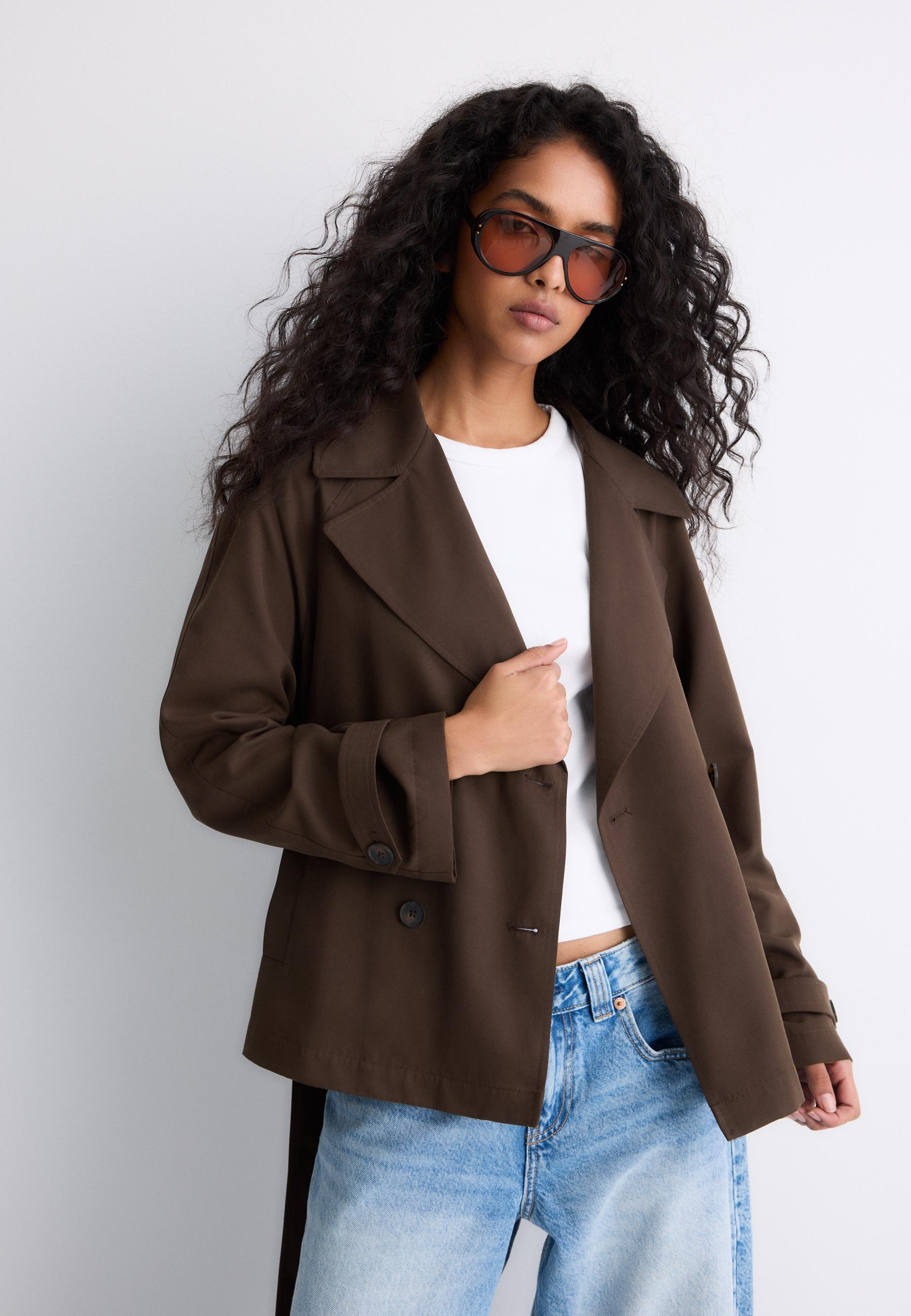 Short flowing trench coat with belt — Brown