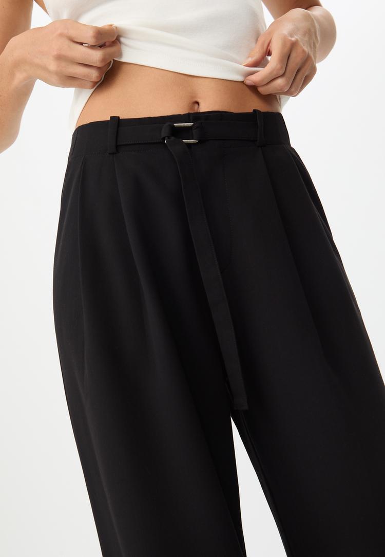pantalon vestir ancho detalle hebilla
