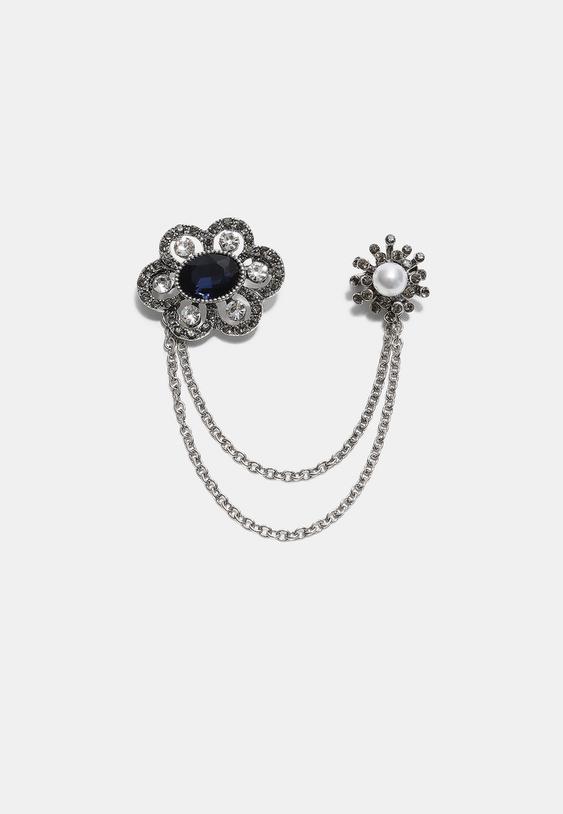 broche met sierketting