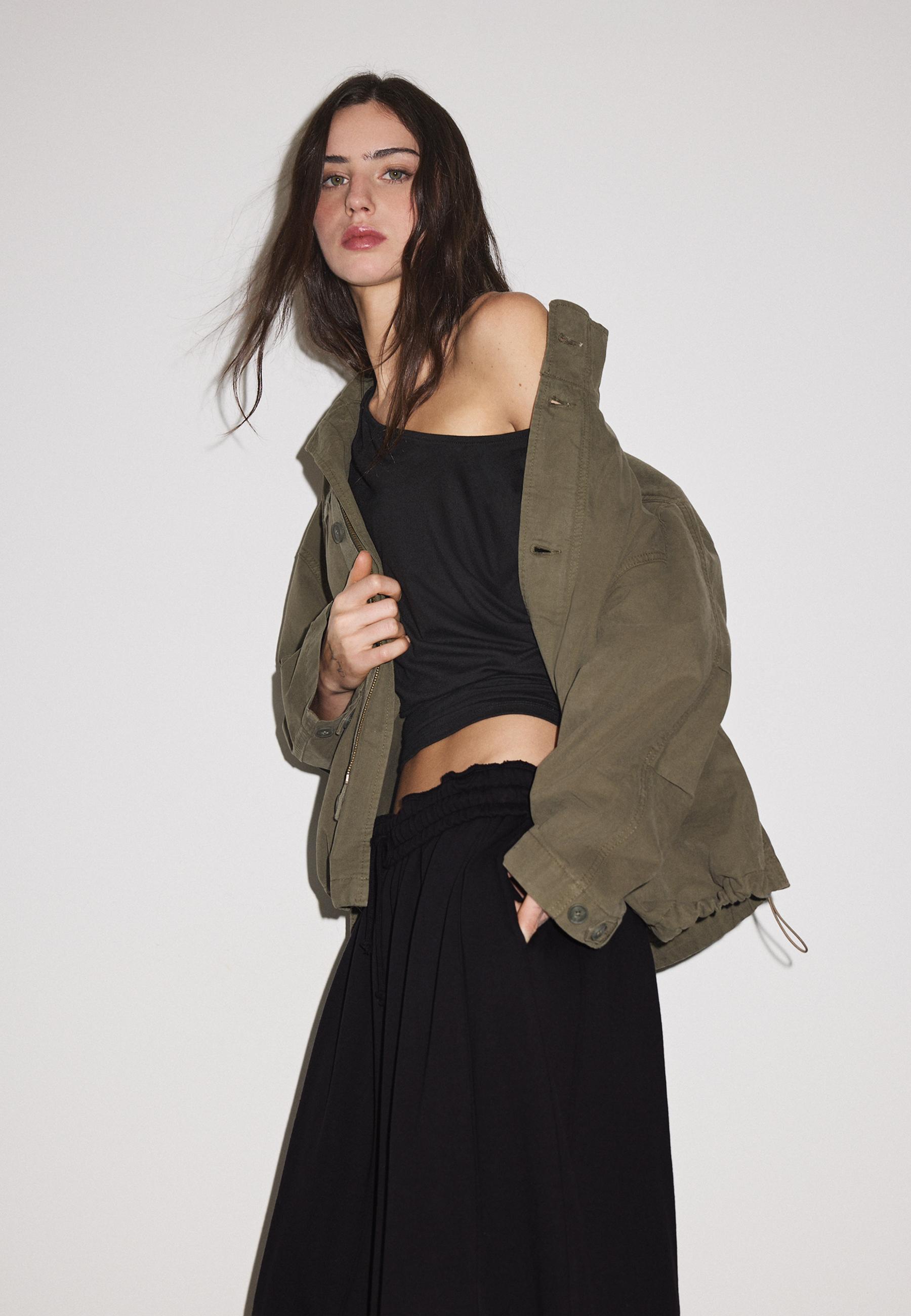 Sash-effect asymmetric top — Black