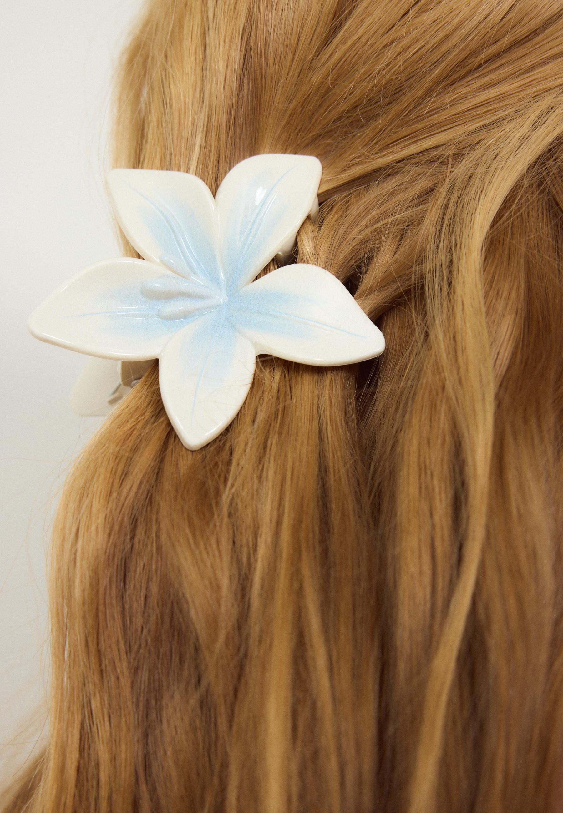 Flower clip — Royal blue
