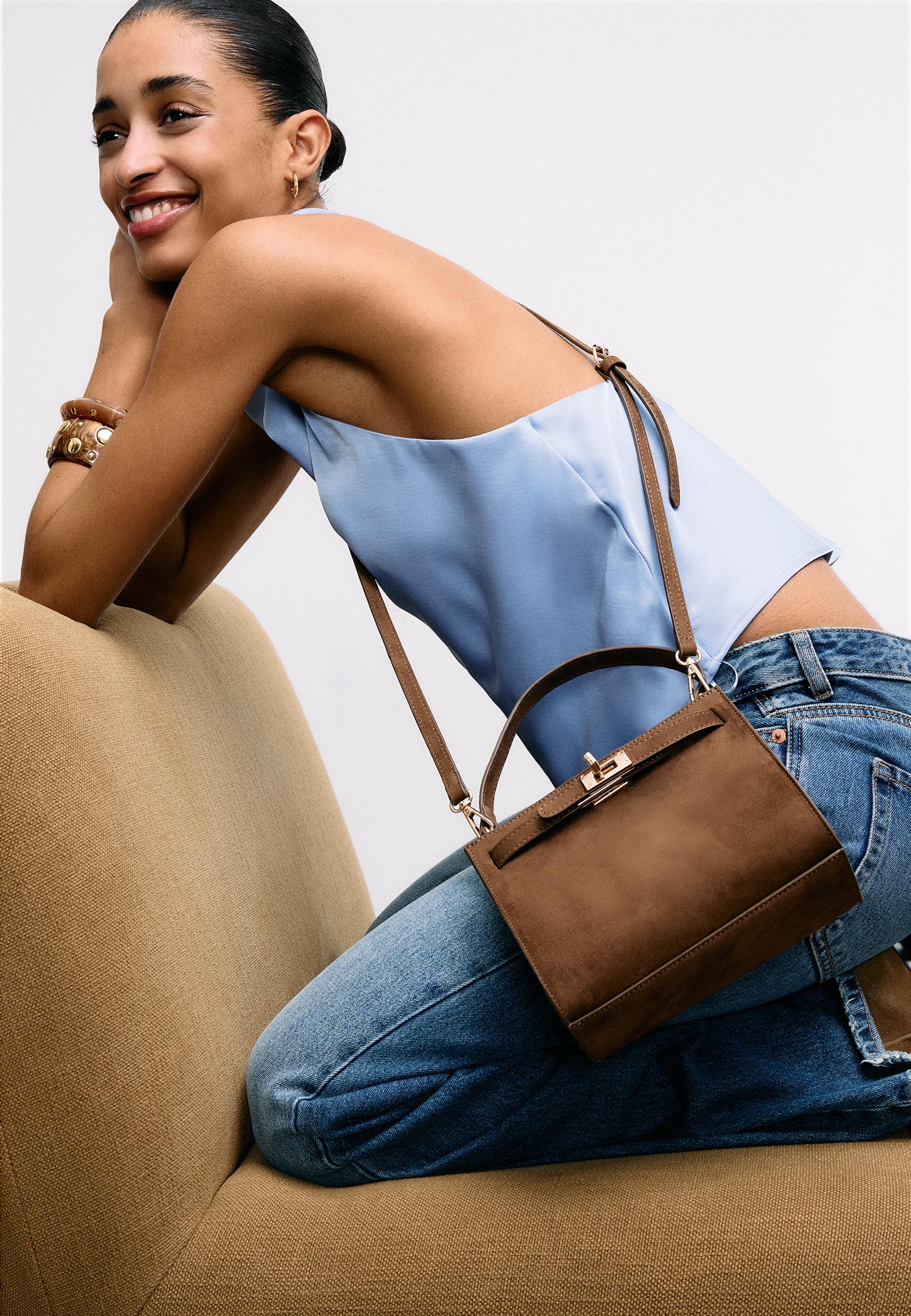 Geantă crossbody rigidă tip cutie - Modă de damă | Stradivarius