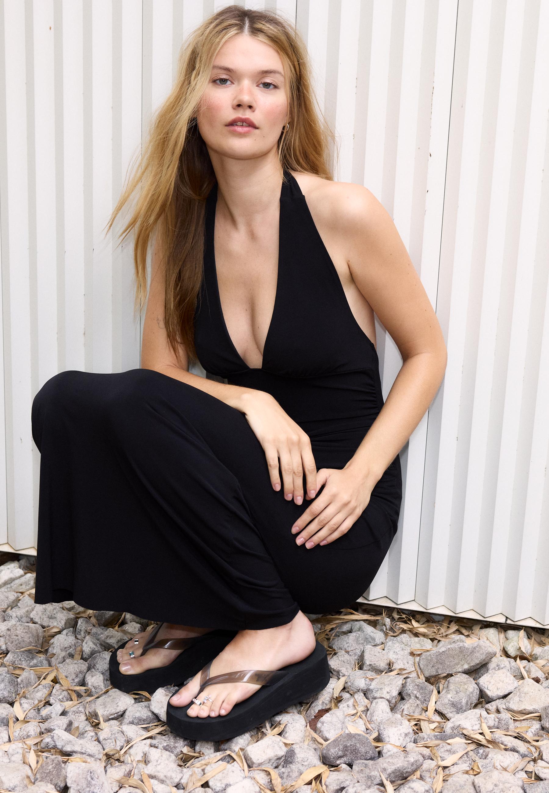 Halter neck backless midi dress — Black
