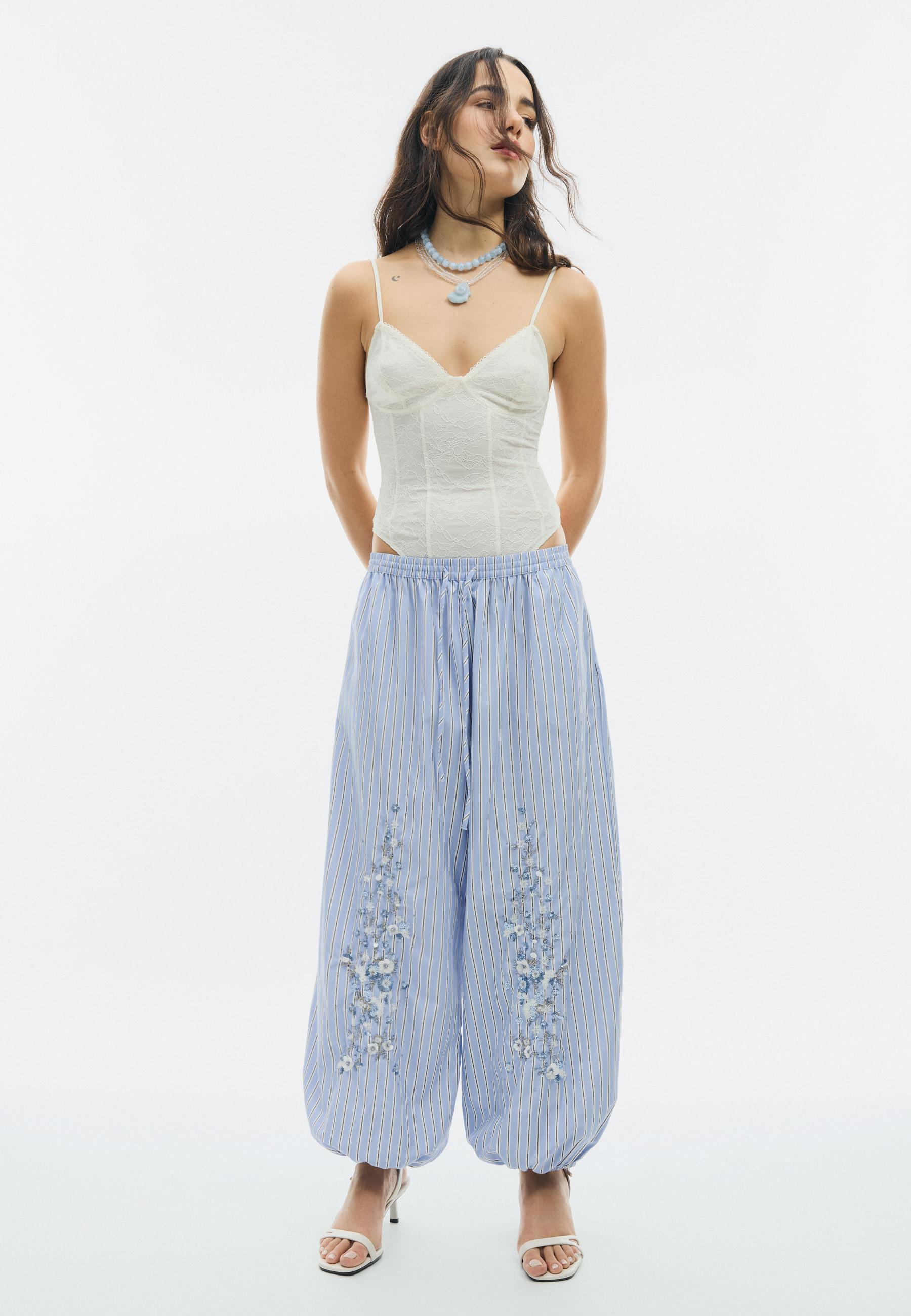 Embroidered balloon trousers — Sky blue