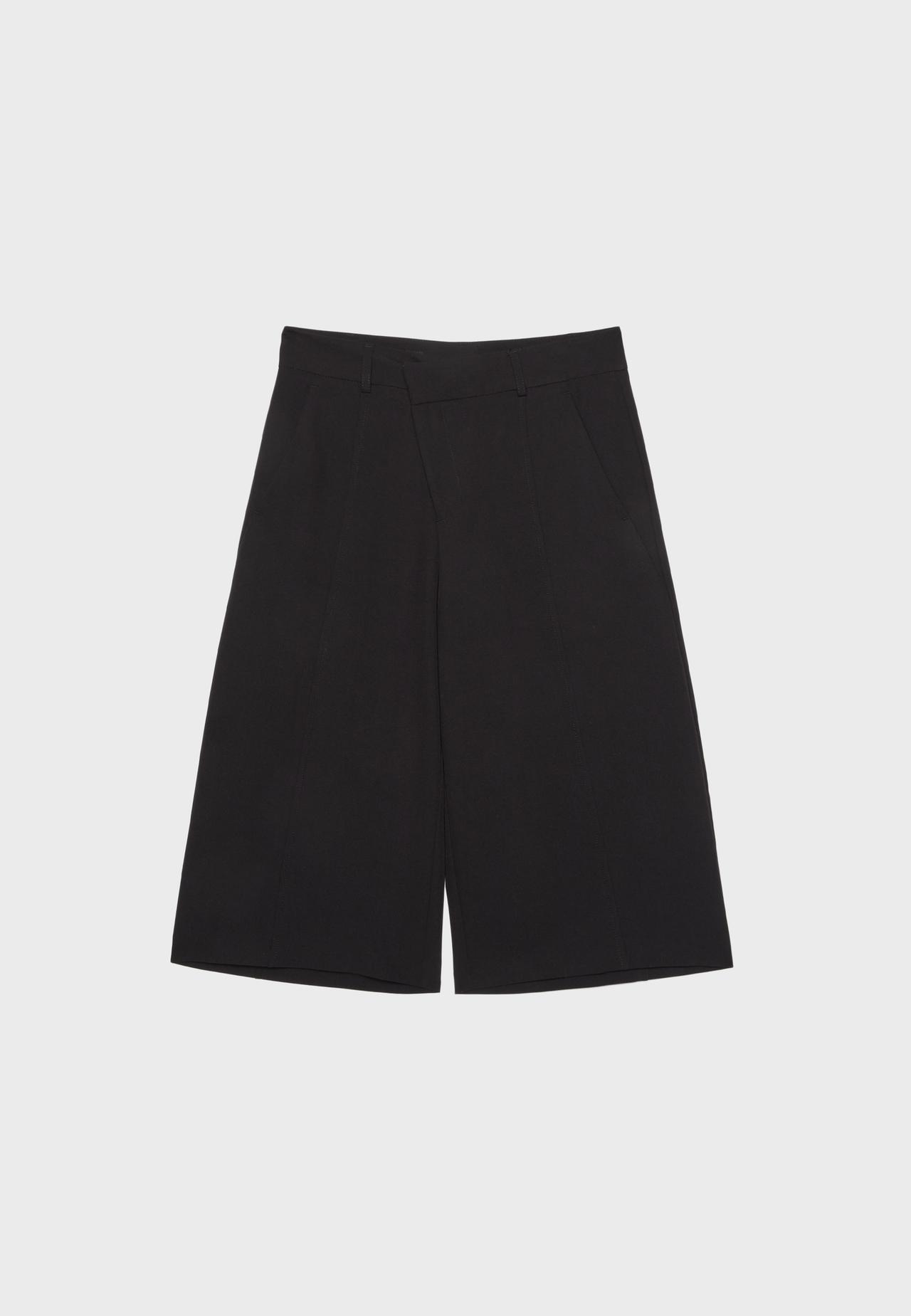 Cross-waist smart Bermuda shorts — Black