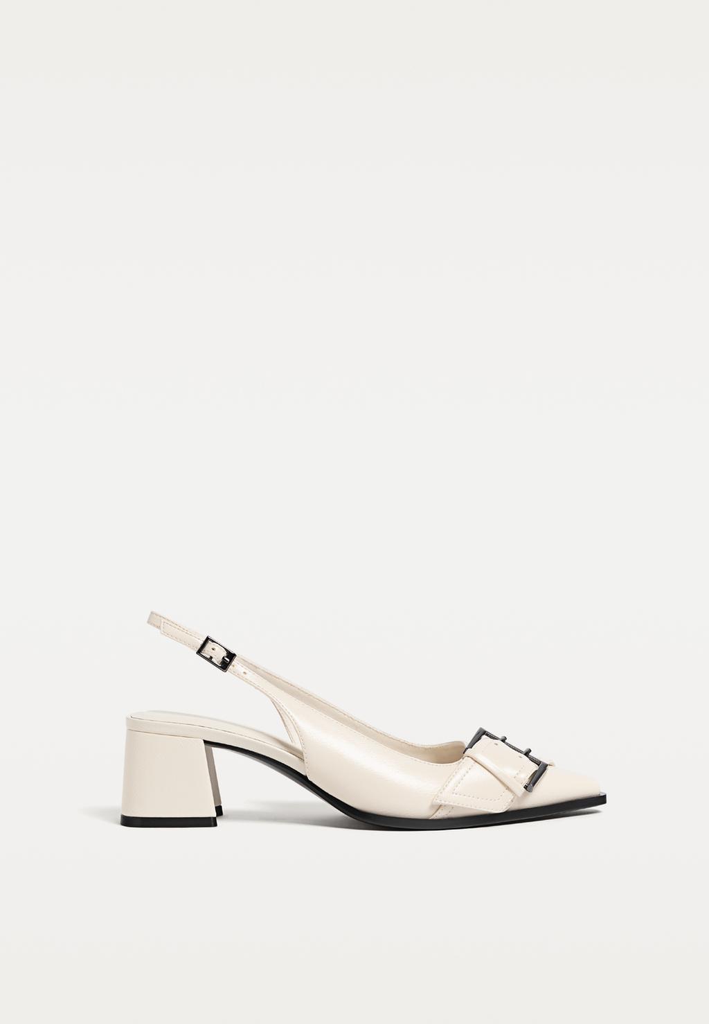 Heeled ballet flats with buckle