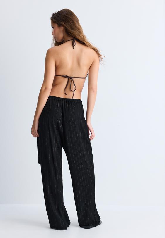 flieende-hose-mit-metallisiertem-garn