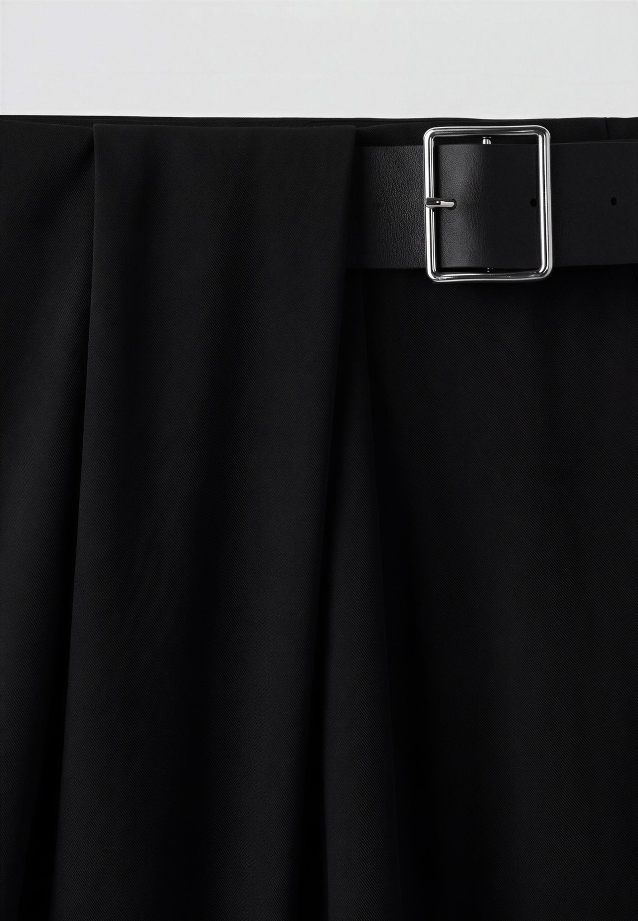 Smart trousers with belt and darts — Black