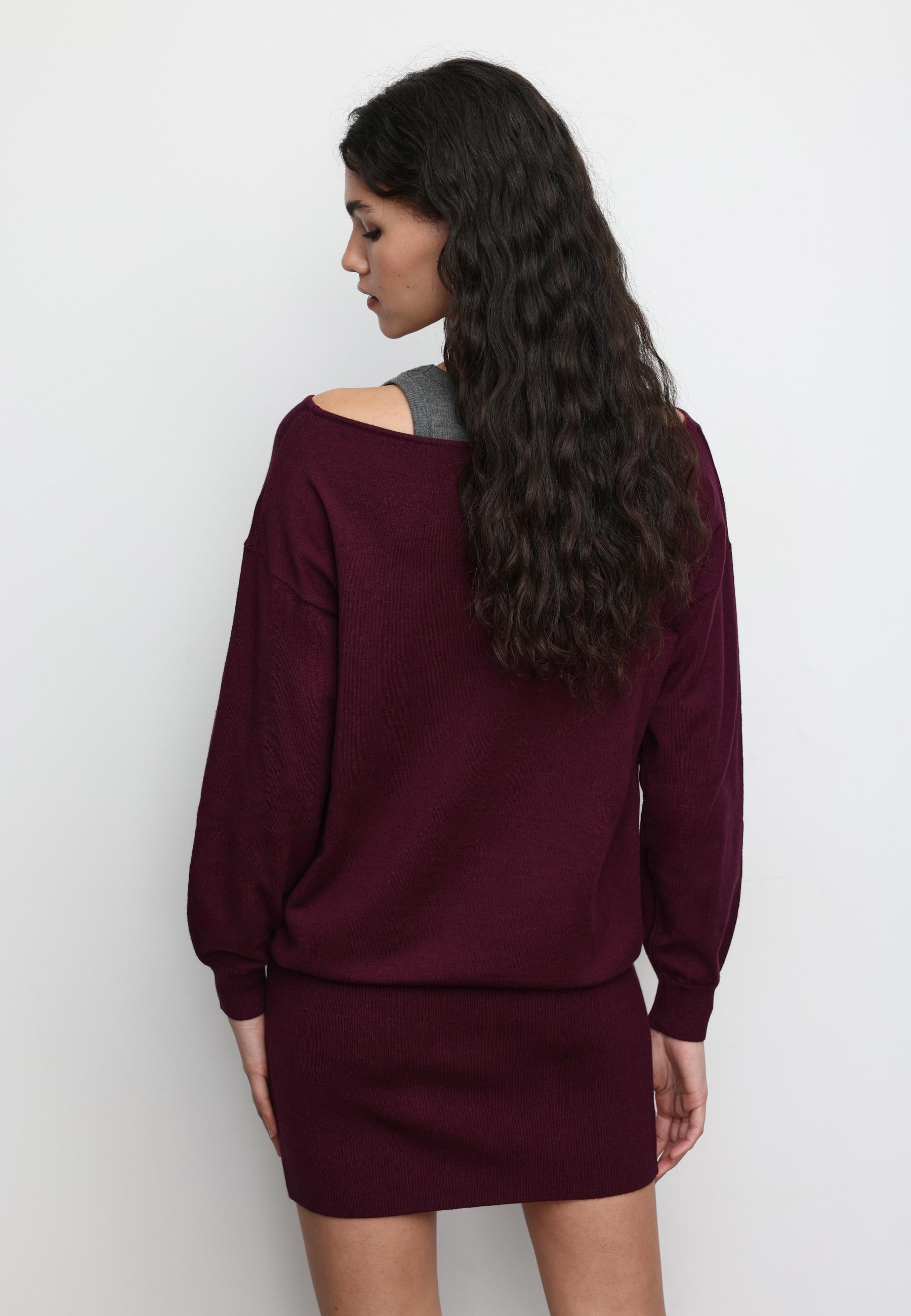 Kısa geniş yaka örgü elbise