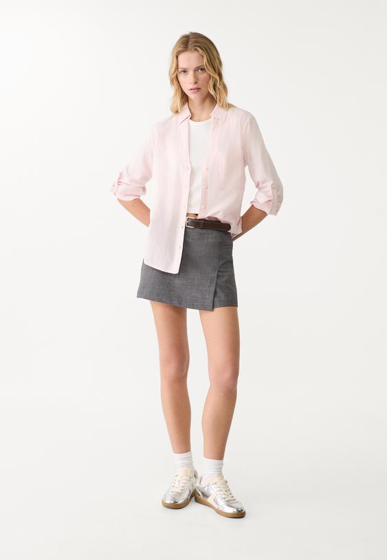 camisa fluida com bolso e linho