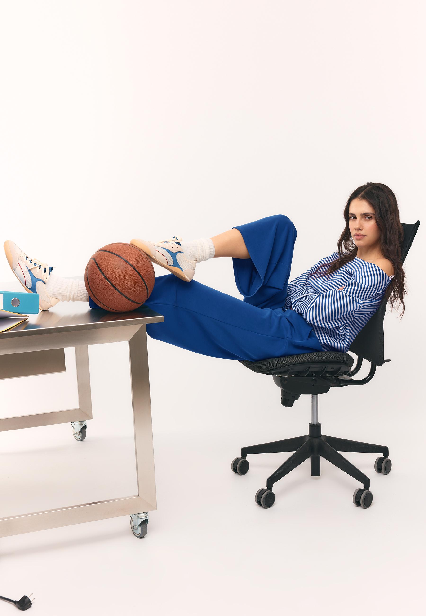 Yumuşak dokulu, açık omuzlu sweatshirt - Görsel 2