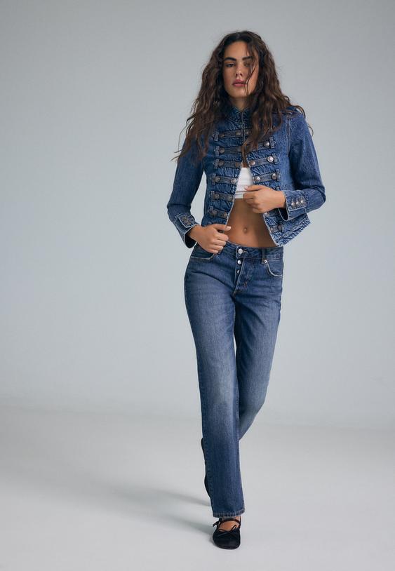 slim fit jeans in recht model