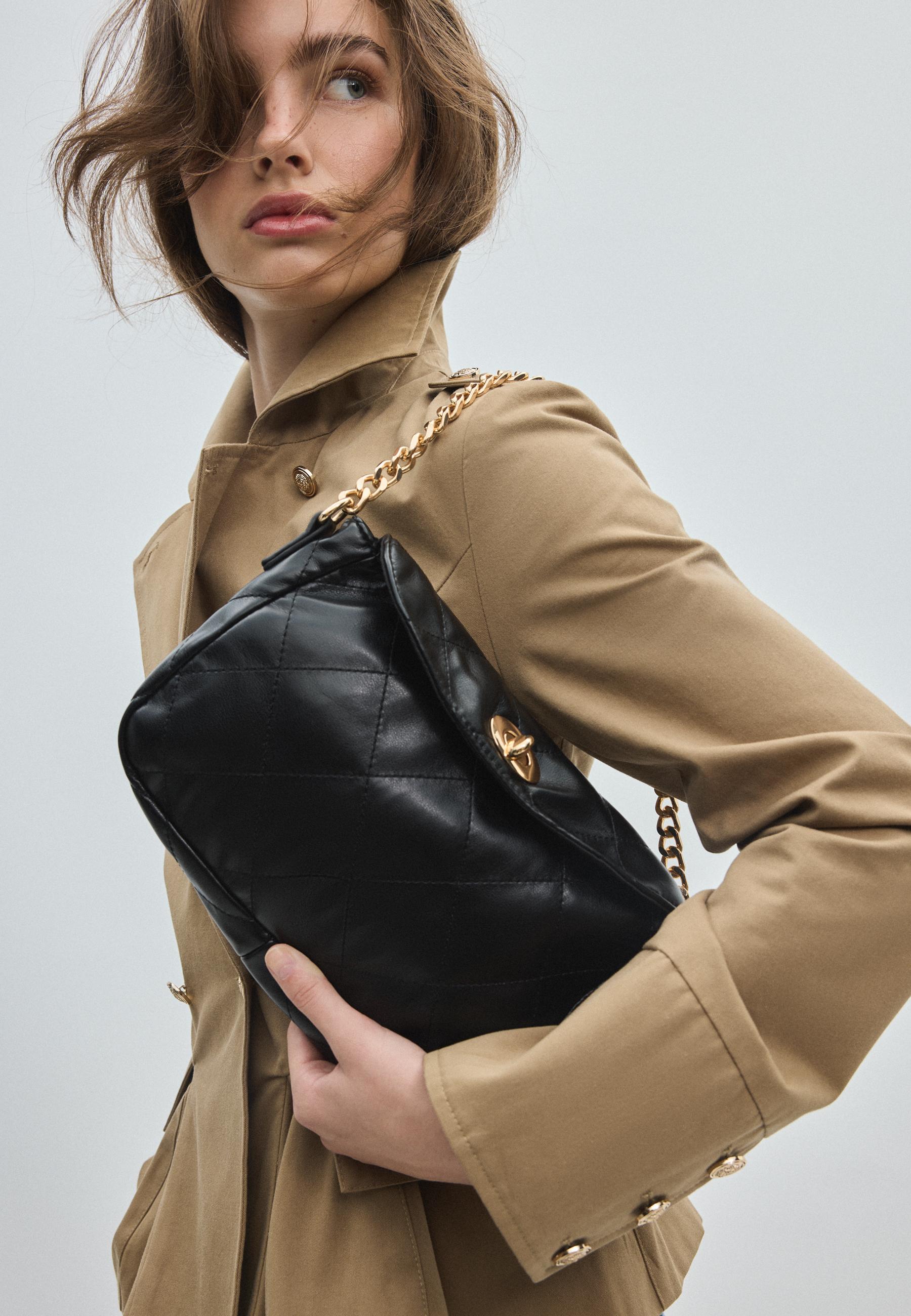 Quilted chain shoulder bag — Black