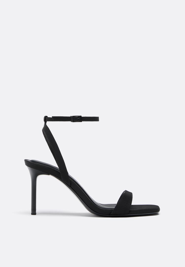 Stradivarius Sandale S Tankom Potpeticom Crna 38