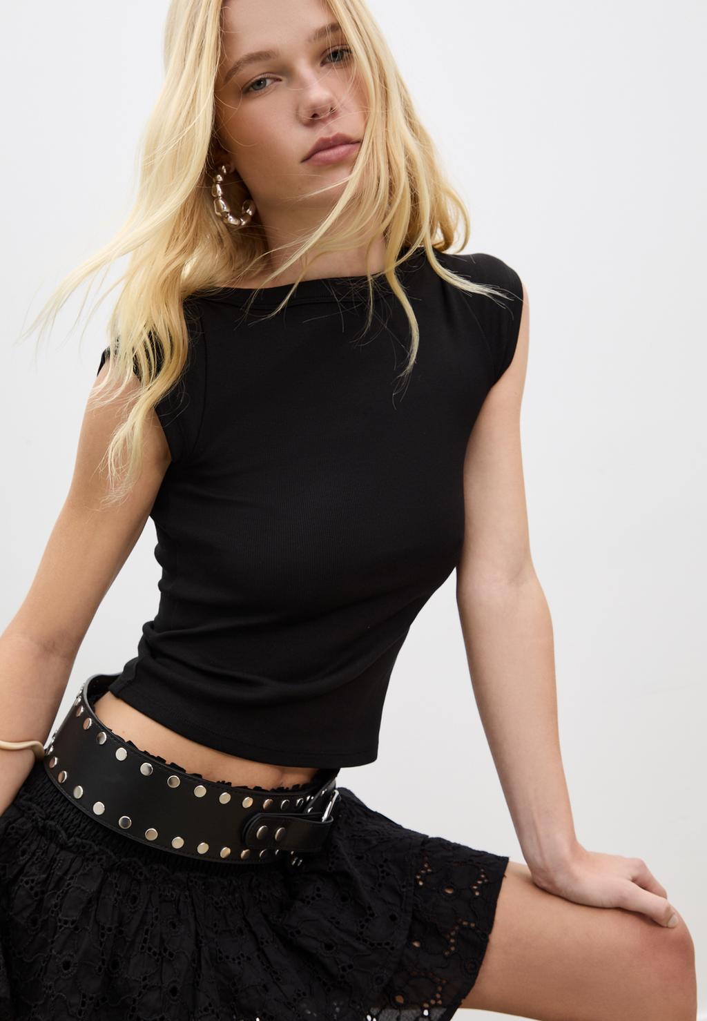 T-shirt basic scollo a barchetta