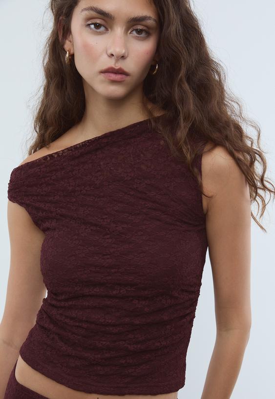 camiseta asimetrica encaje