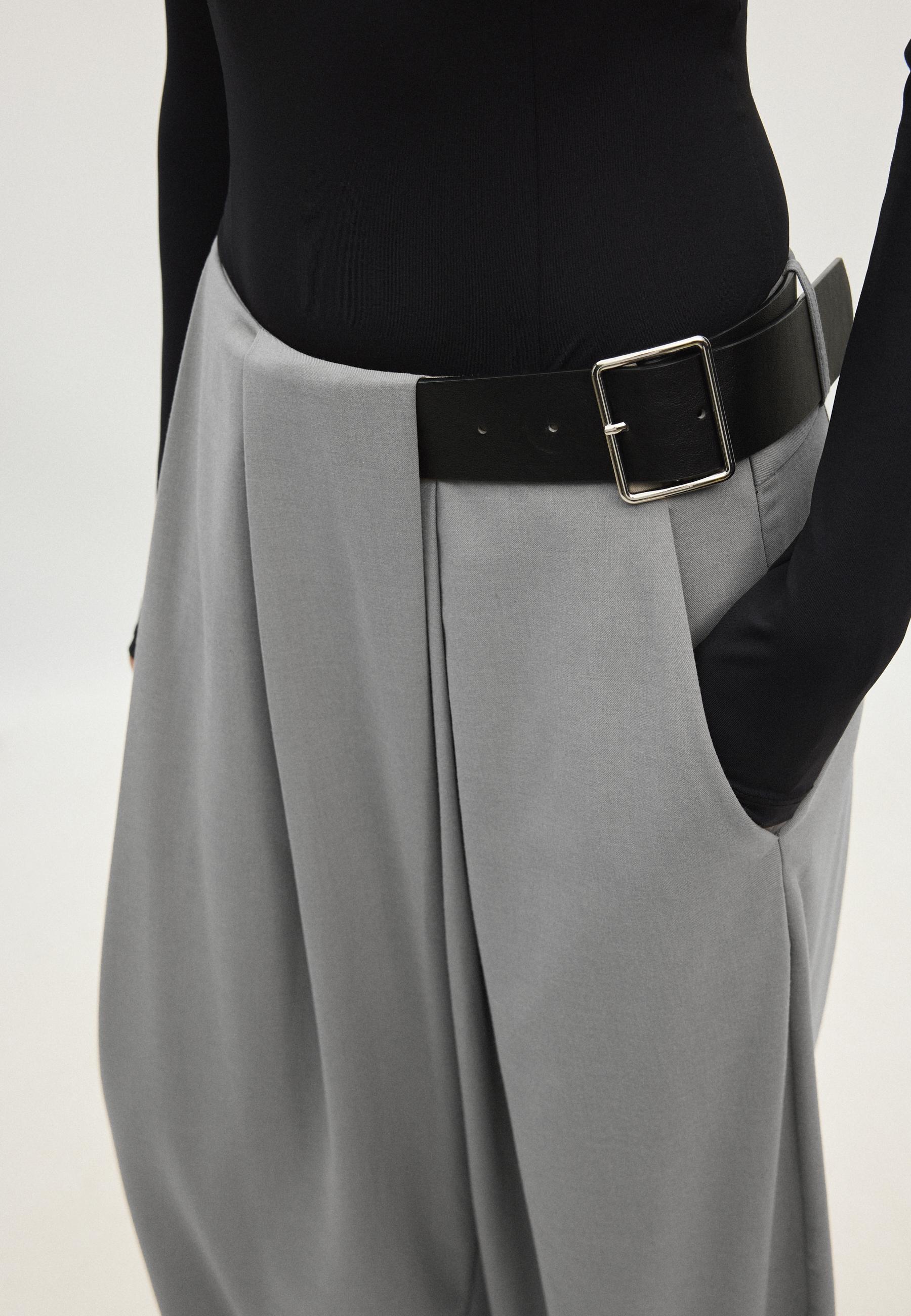 Darted smart trousers with belt — Grey