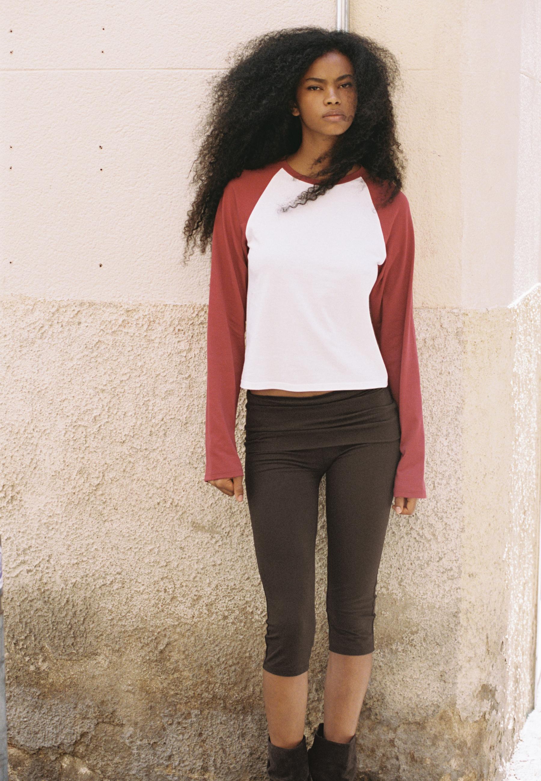 Baseball-style long sleeve T-shirt — Dark red