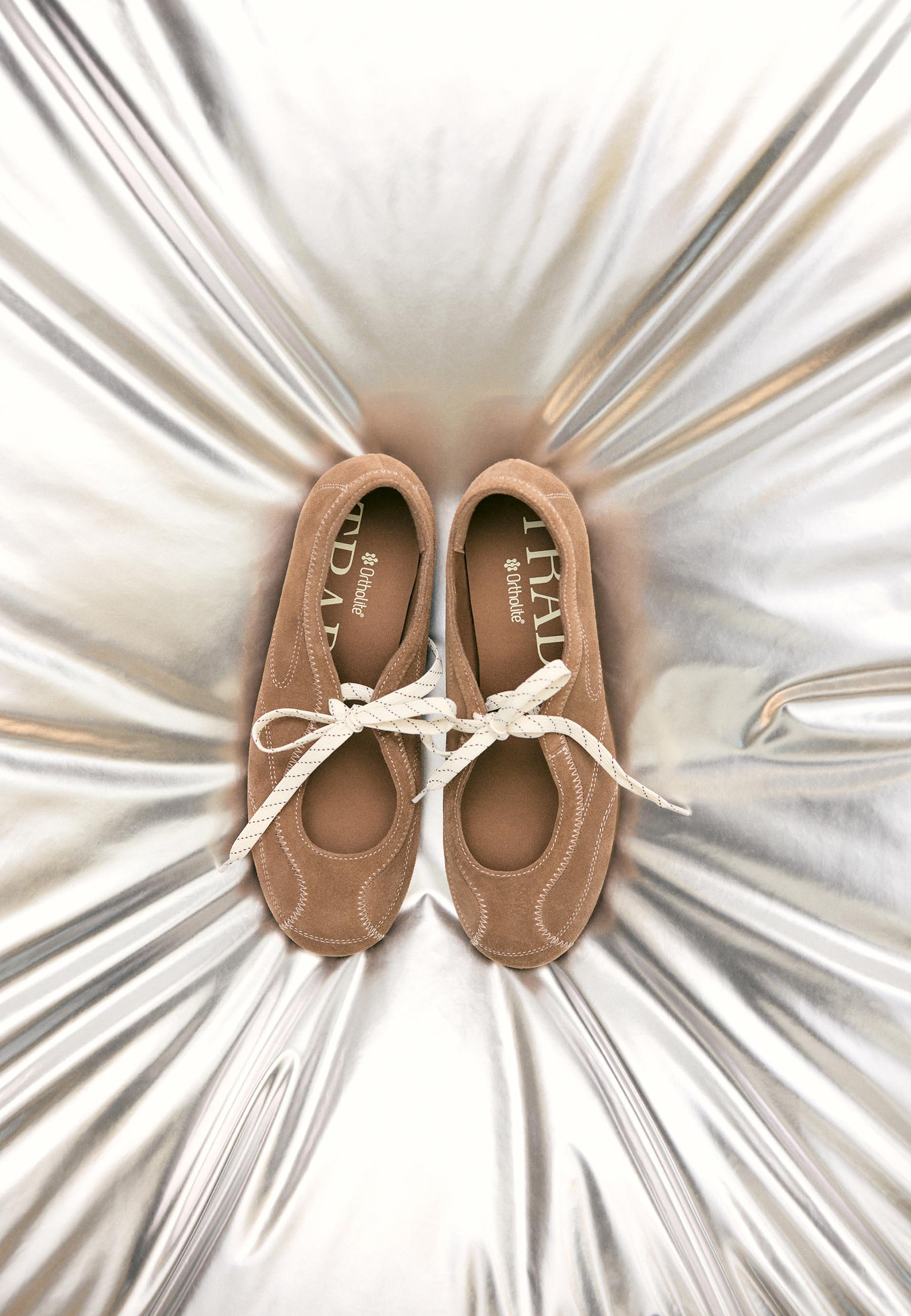 Leather bow sneakers — BEIGE