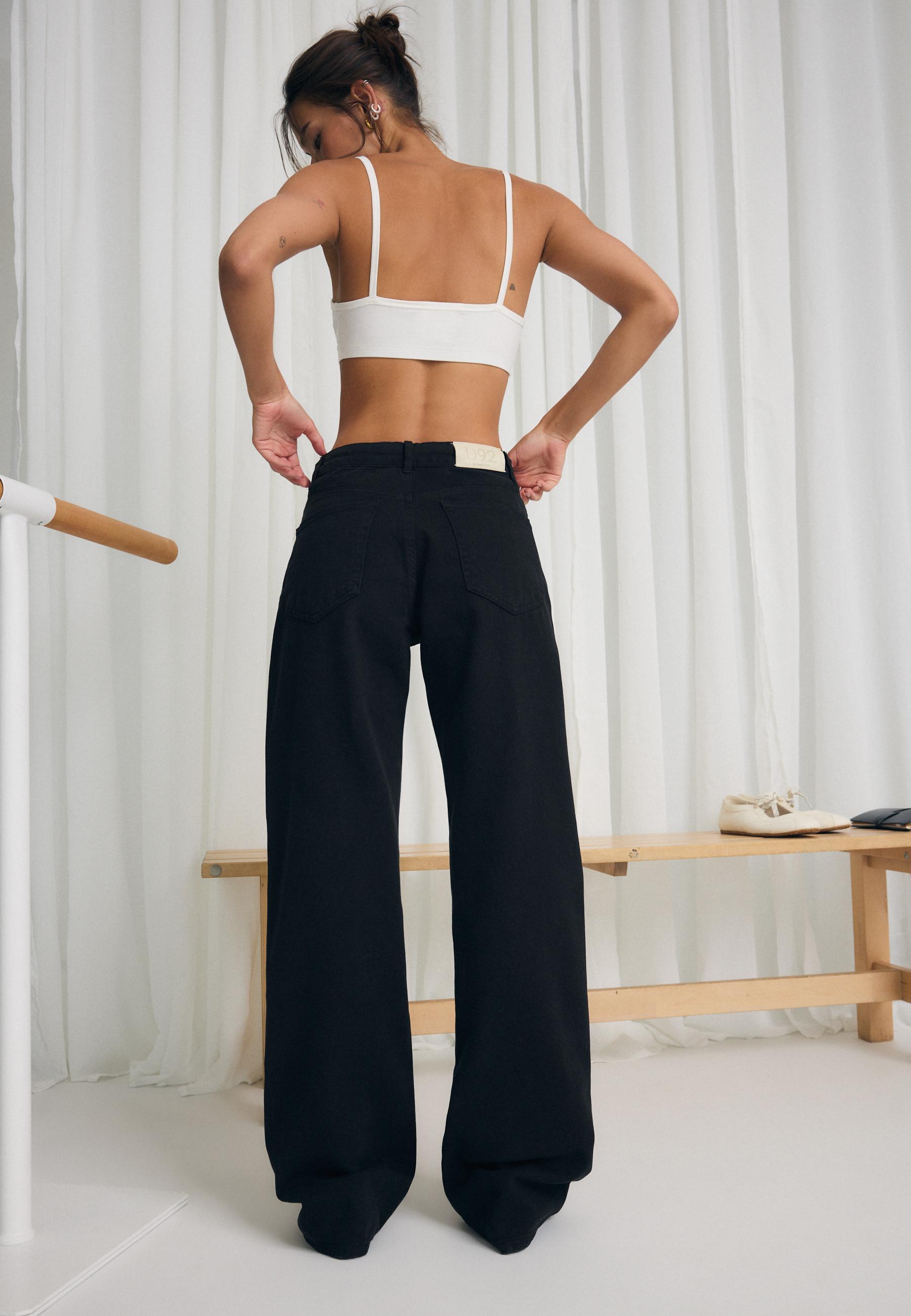 D92 Wide-leg straight-fit jeans — Black