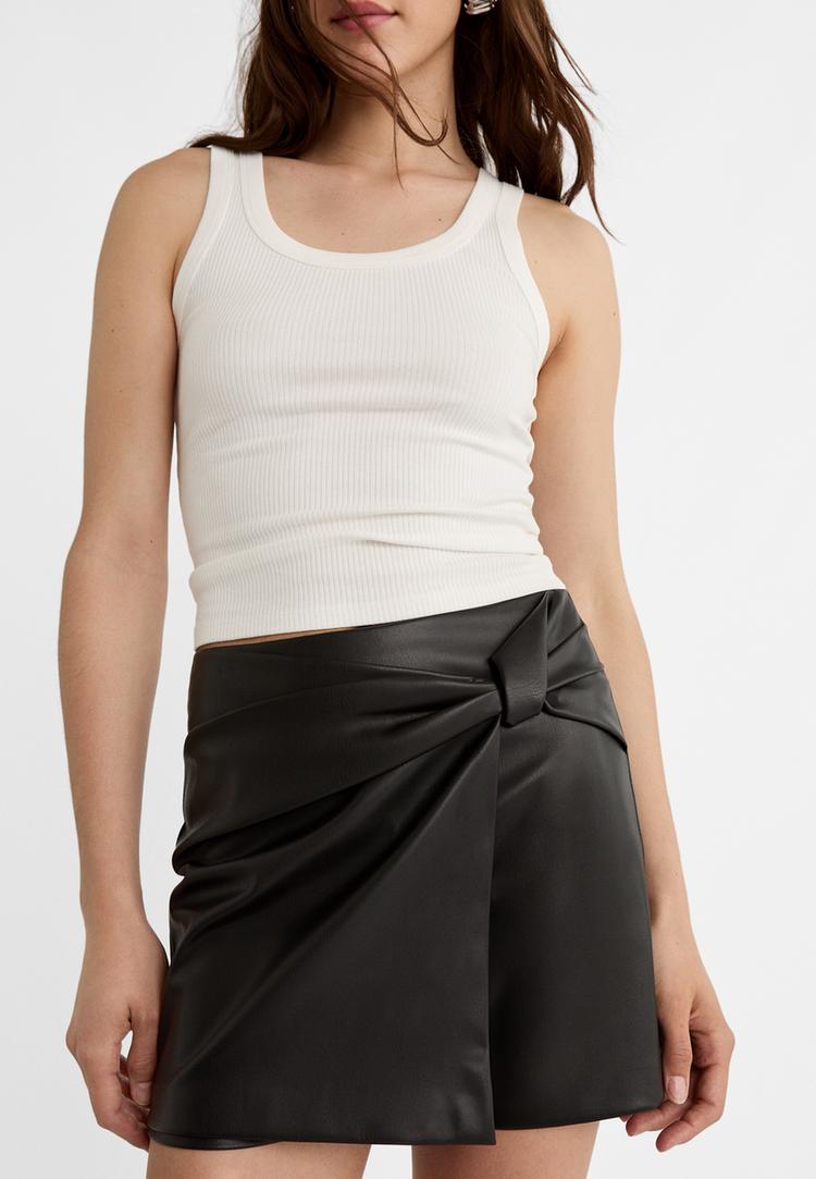 leather effect skort with side bow