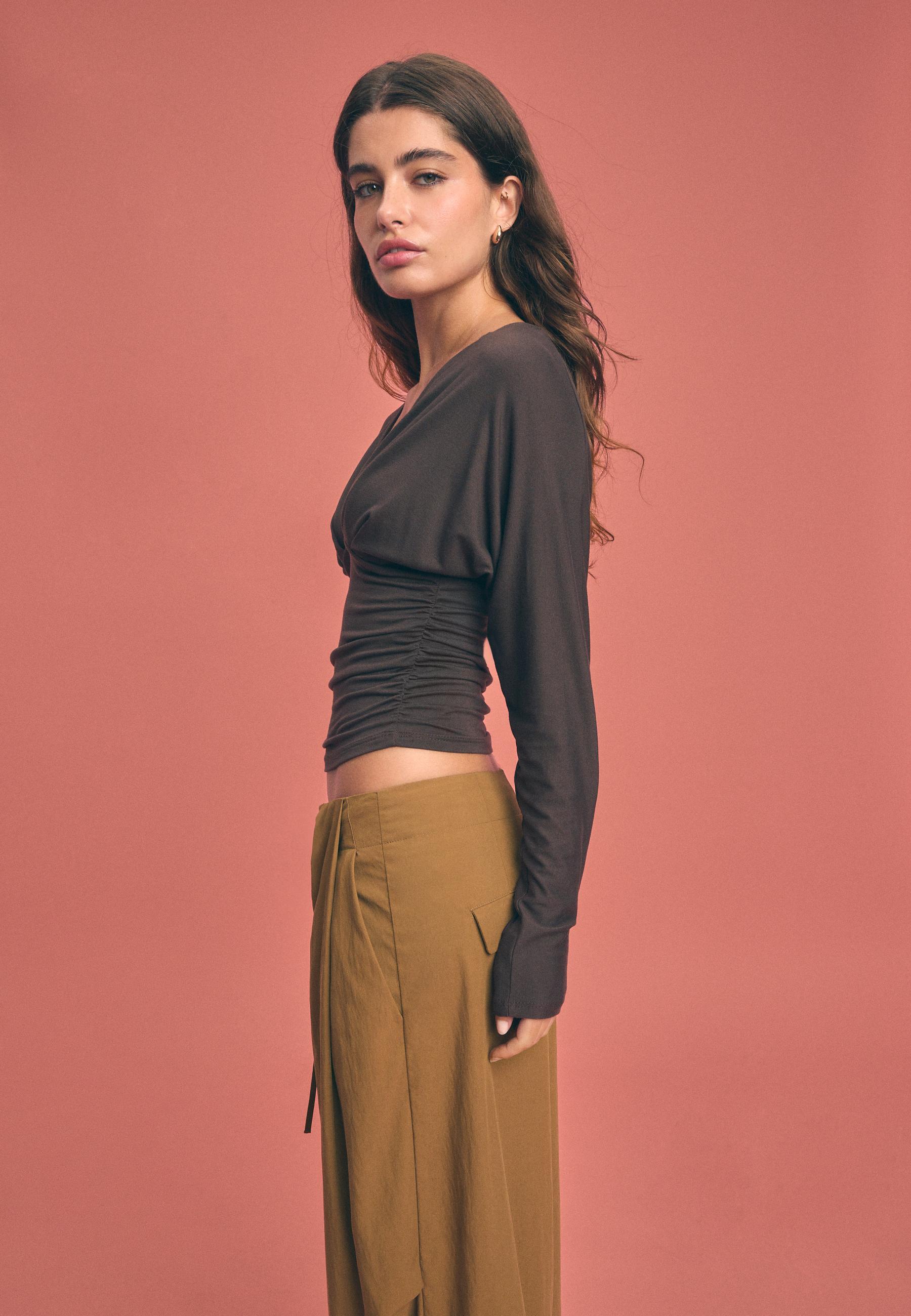 Long sleeve V-neck T-shirt — Brown
