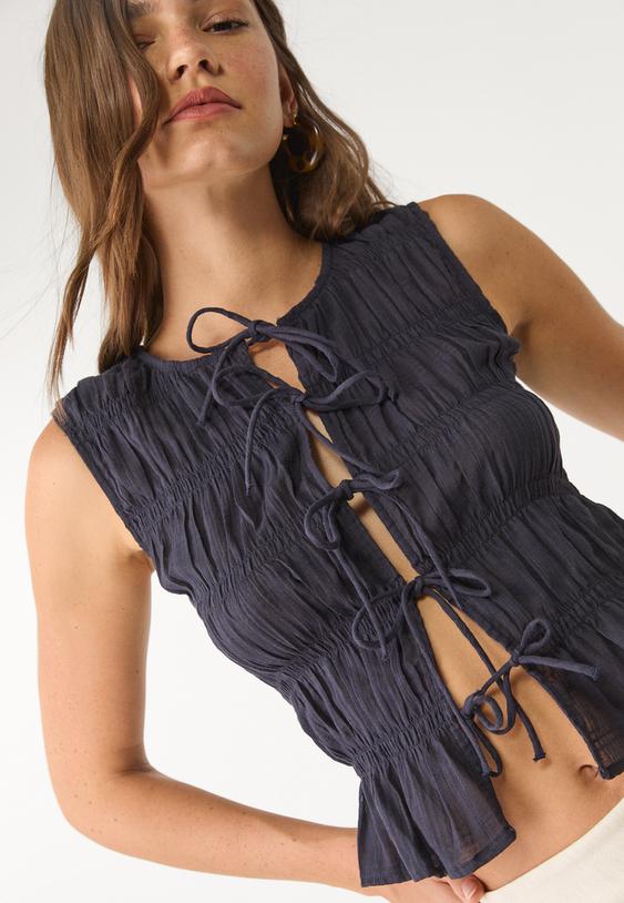 creased top with ties