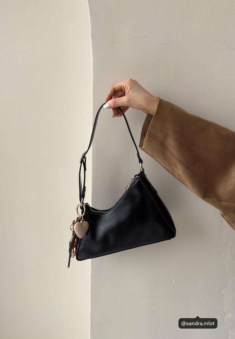 Stradivarius Μικρή Τσάντα Ώμου Με Ακανόνιστο Σχήμα Μαύρο Os